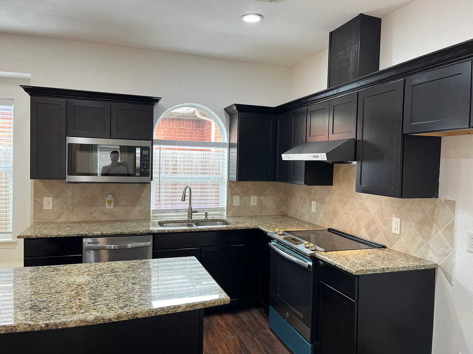 4 bed, 1802 sqft, $2,100 — Photo 2