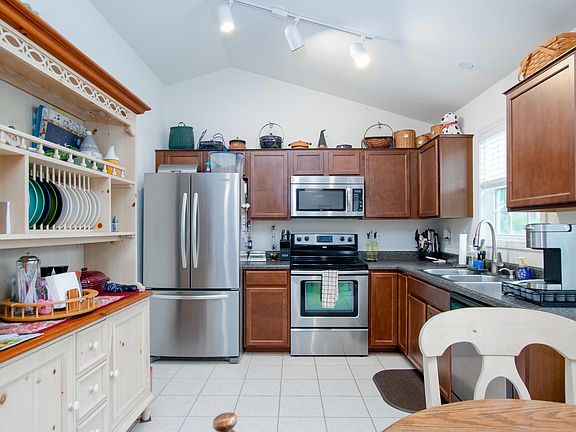 4th image of 580 Keystone Dr