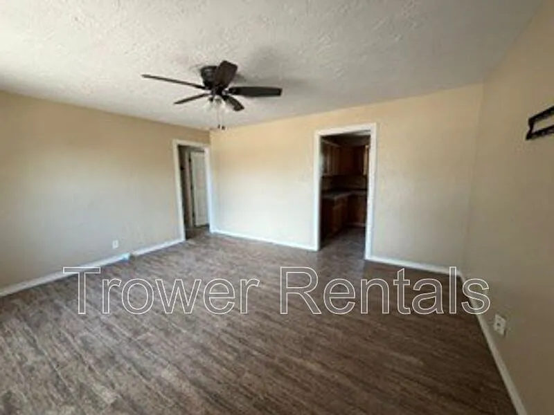 3 bed, 2.0 bath, 1058 sqft, $1,800 — Photo 3