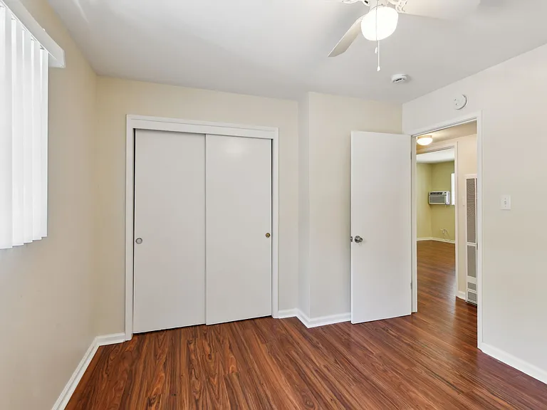 ROCKINGHAM APARTMENTS — Photo 39