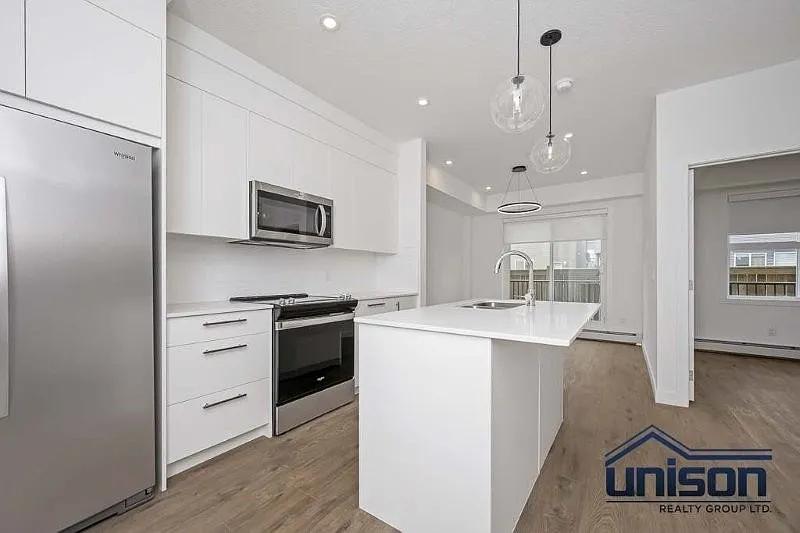 2 bed, 648 sqft, $1,550 — Photo 2