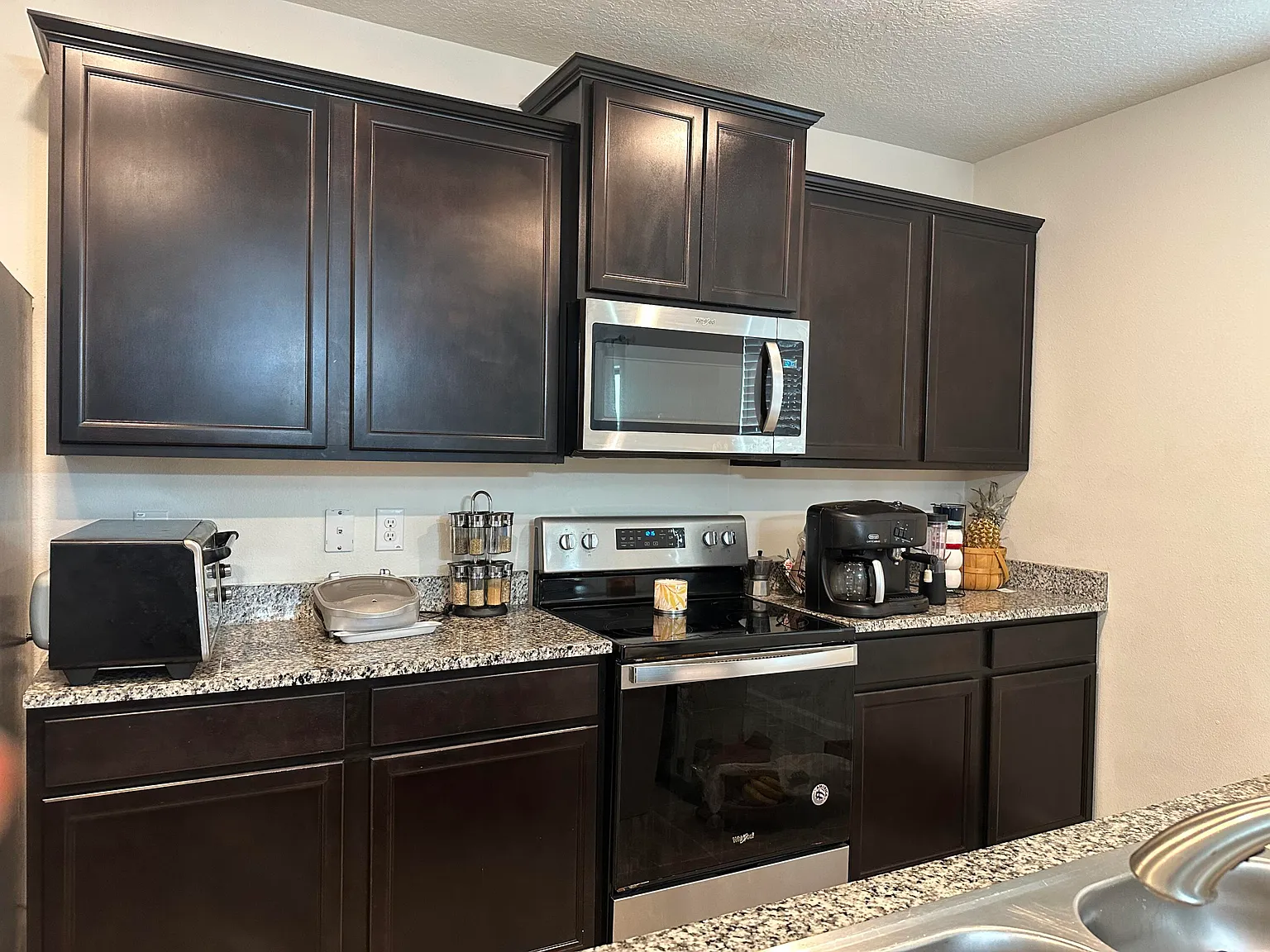 4 bed, 3.0 bath, 2498 sqft, $3,200 — Photo 2