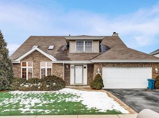 3120 Sandy Ridge Dr, Steger, IL 60475