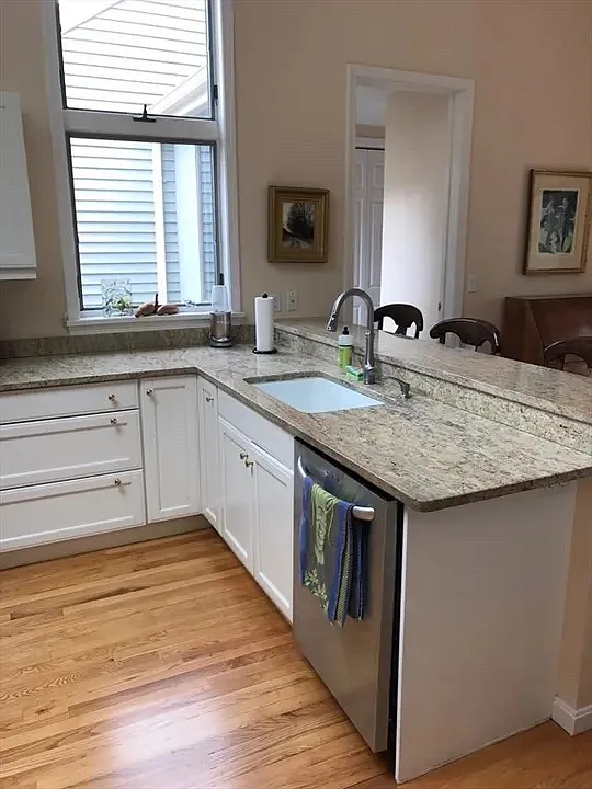 3 bed, 2.5 bath, 3000 sqft, $6,300 — Photo 4