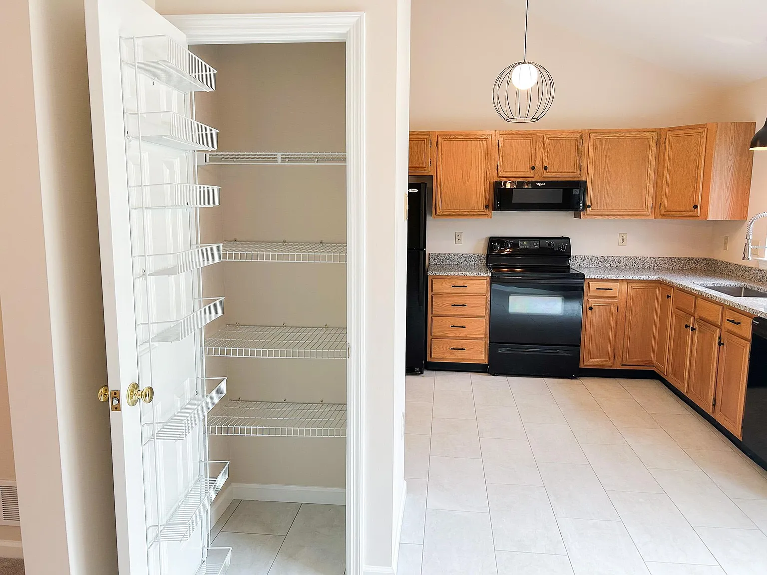 2 bed, 1099 sqft, $1,945 — Photo 3
