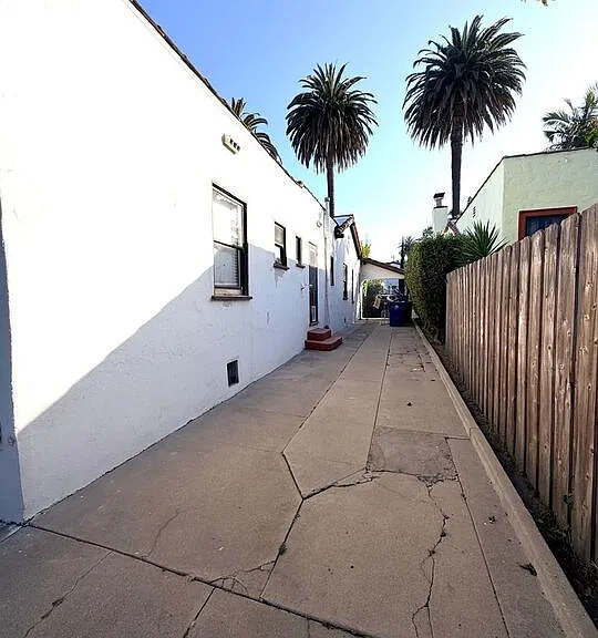 2342 Selby Ave — Photo 37