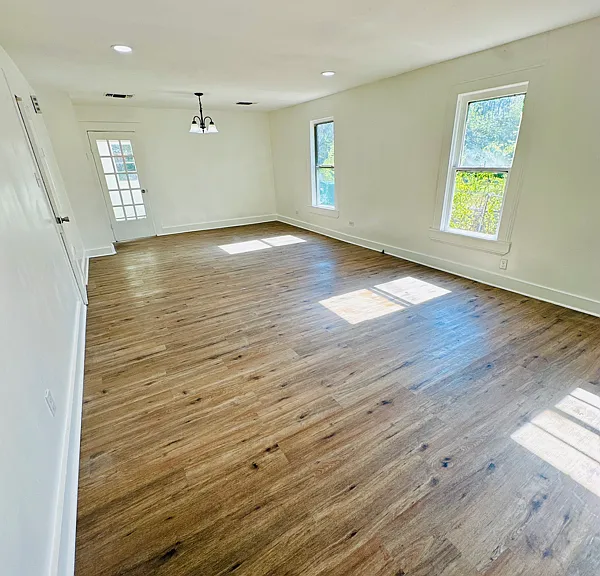 2300 Bryan St — Photo 3