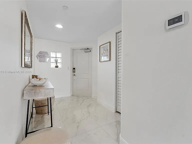 17050 N Bay Rd #807 — Photo 30