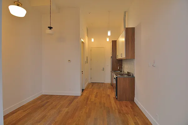 Rented by Hagstrom Management Inc | media 33