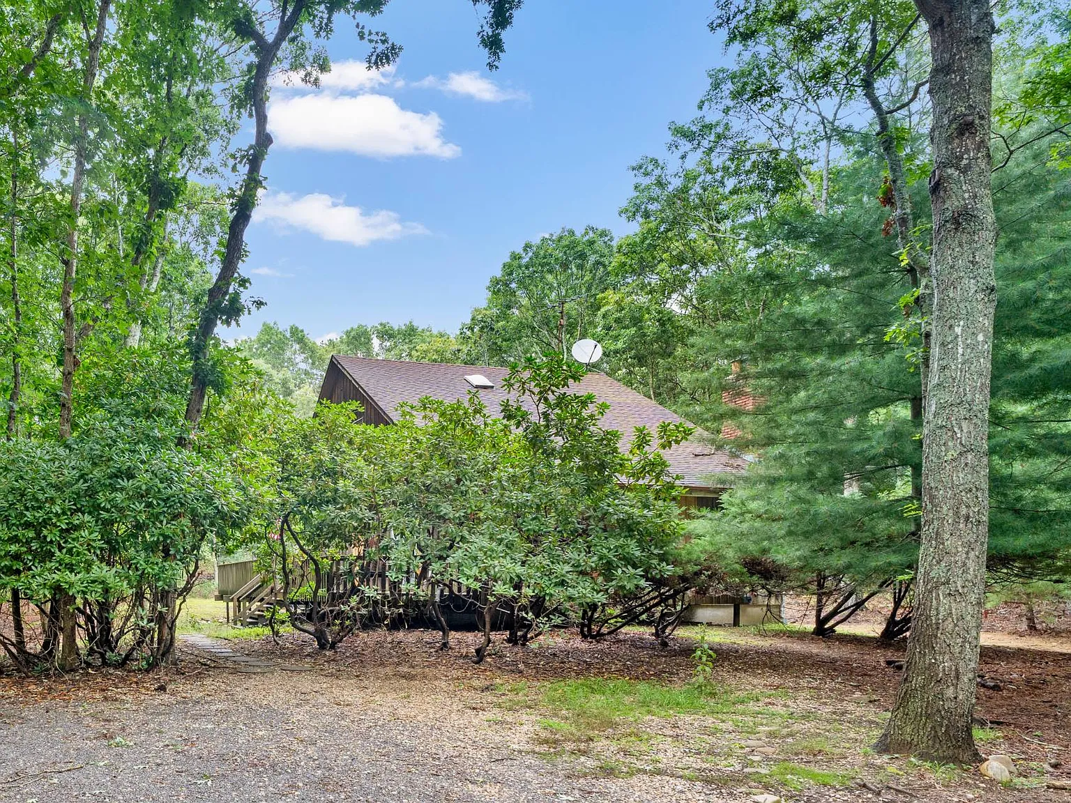 East Hampton Retreat Near Beaches, Nature & Village — Photo 1
