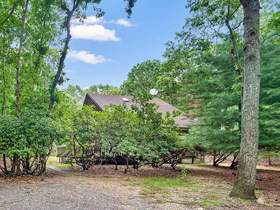 11 Marion Ln
