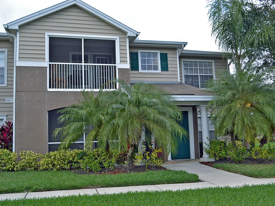 7615 River Oak Run #204