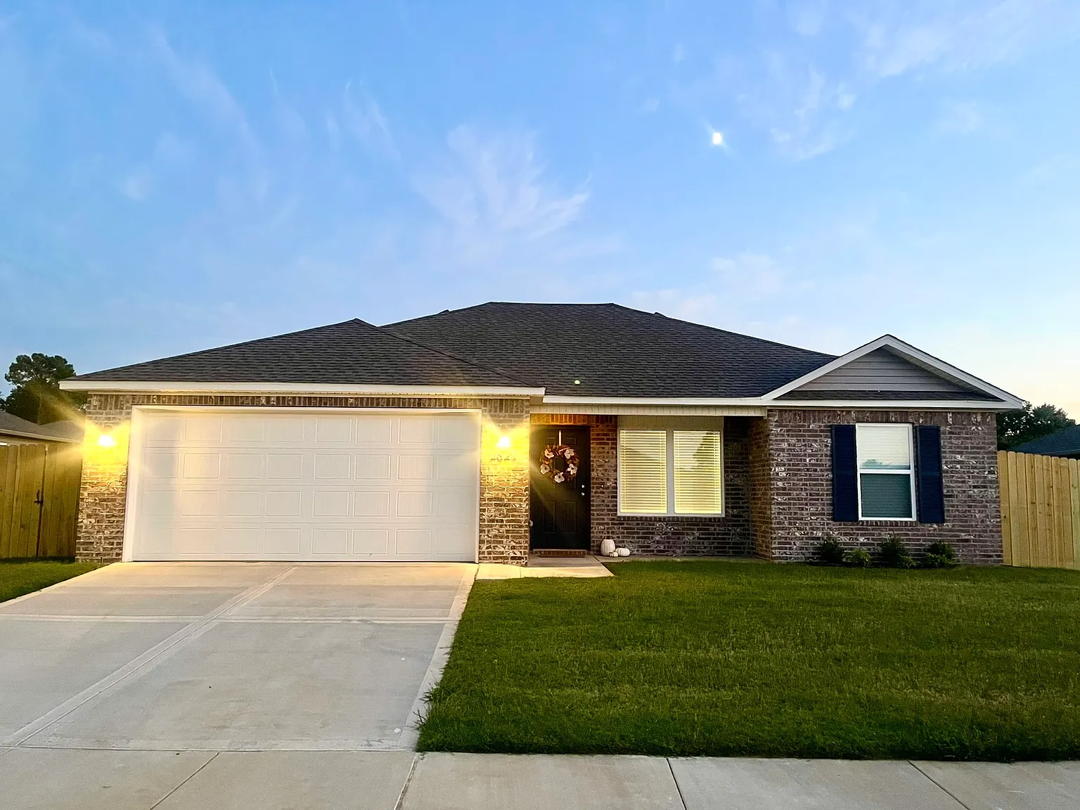 3 bed, 1143 sqft, $2,100 — Photo 2