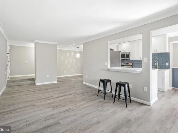 7927 Mandan Rd APT 302, Greenbelt, MD 20770