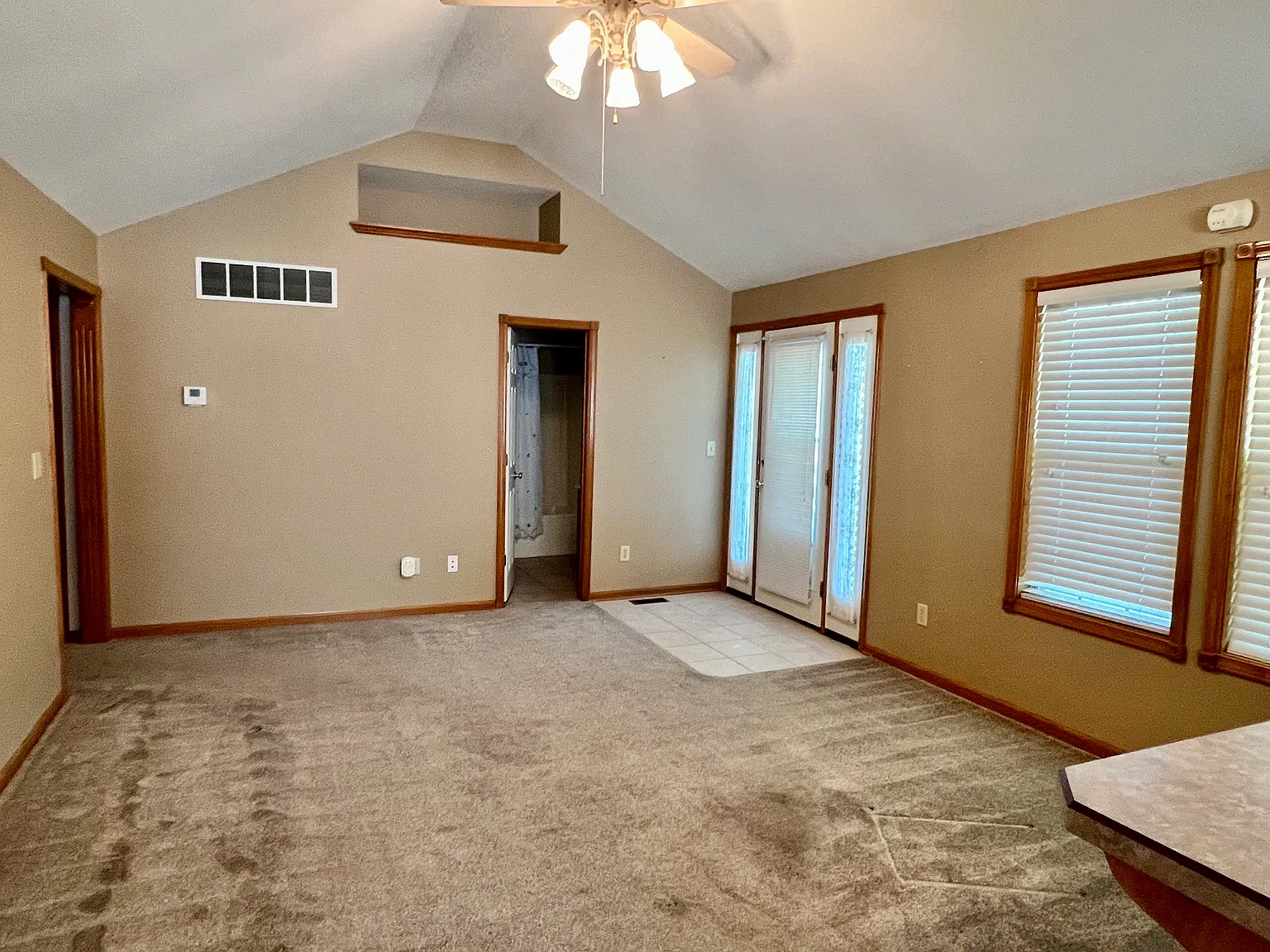 2 bed, 1100 sqft, $1,200 — Photo 4