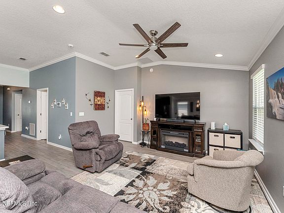 5th image of 10048 ANDEAN FOX Drive