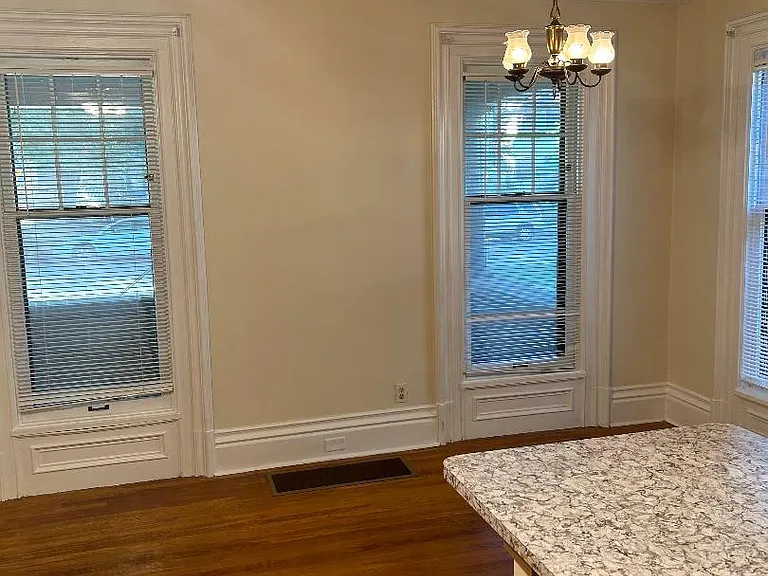423 Crescent St NE #1 — Photo 6