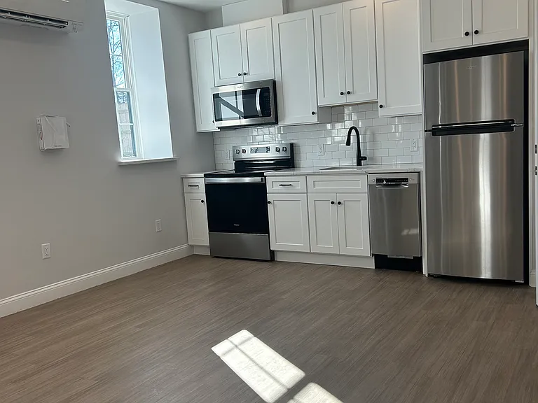 1193 Commercial St #4B — Photo 5