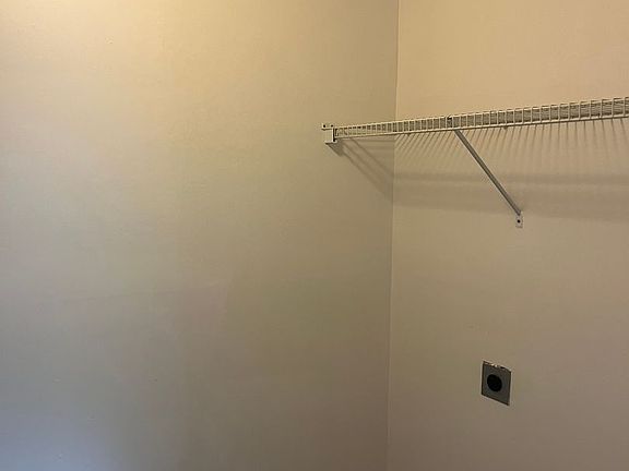 5th image of 2452 Melville Rd