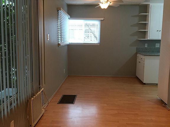 3rd image of 936 W Huntington Dr APT A