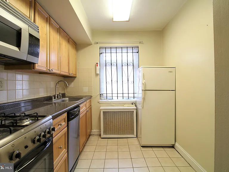 1612 Pine St #13 — Photo 7