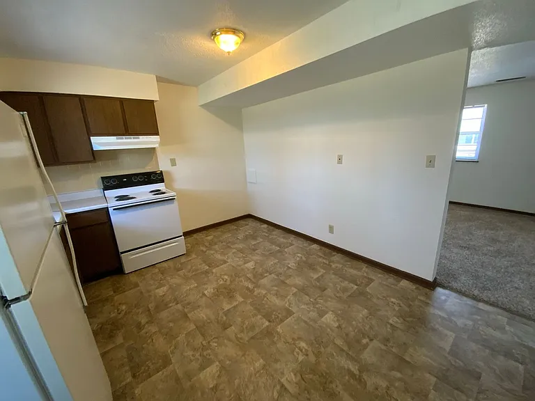 560 N East Park Ln — Photo 41