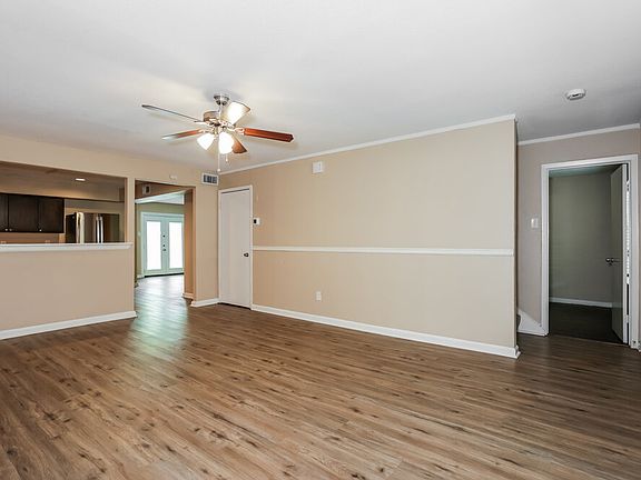 5th image of 347 Linkview Dr
