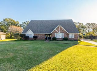 1210 Nottingham Ln, Beaumont, TX 77706