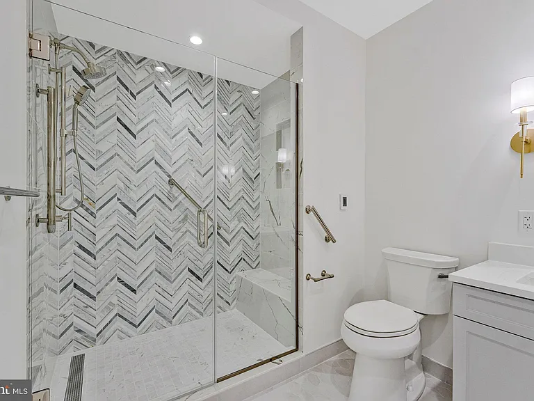 6718 Lowell Ave #507 — Photo 29