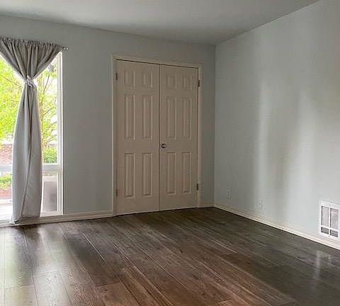 4th image of 932 100th Ave NE APT 114