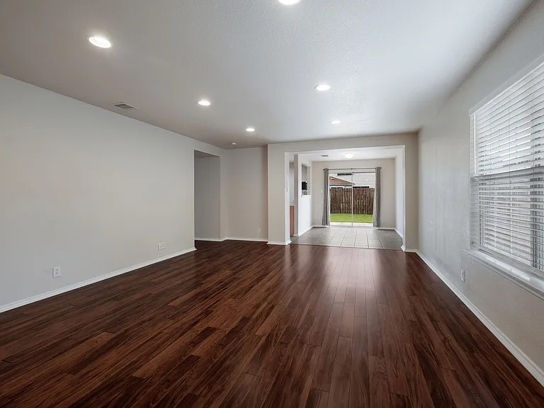 8848 Staghorn Ml — Photo 3