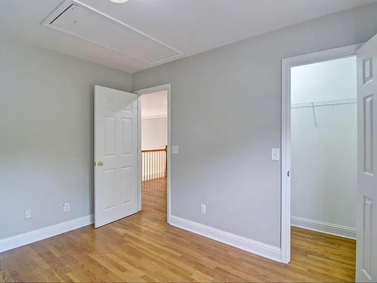 542 Parkstone Ln — Photo 21