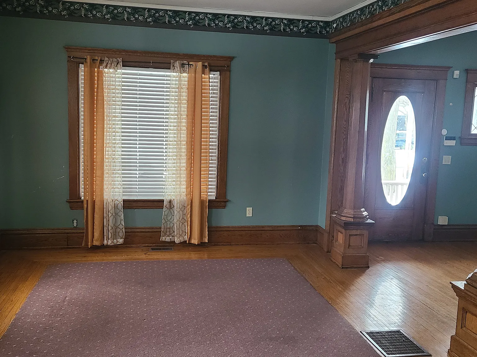 5 bed, 2000 sqft, $1,995 — Photo 2