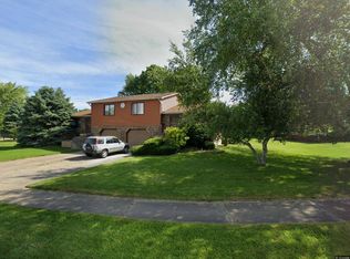 1545 Bristol Ln, Schererville, IN 46375