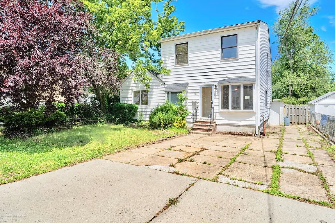 882 Malden Dr photo 1