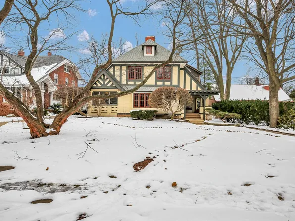 910 W Park Ave, Champaign, IL 61821