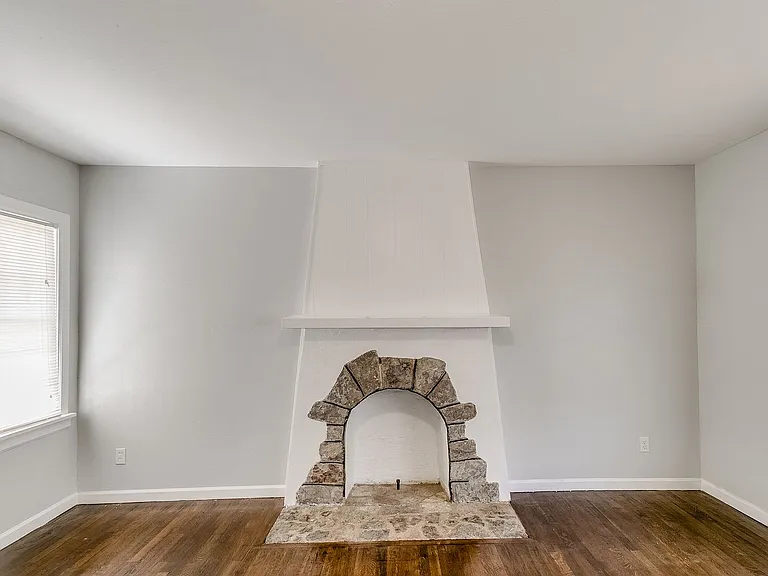 2042 NW 34th St — Photo 37