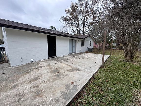 3rd image of 7715 Praver Dr E