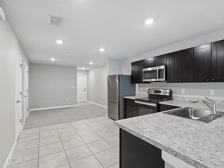 5988 Creekside Crossing Dr — Photo 9