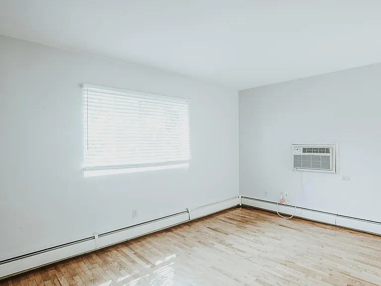 2212 Bryant Ave S — Photo 13