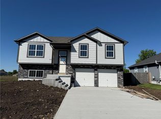 3212 Steel Wheel Dr, Harrisonville, MO 64701