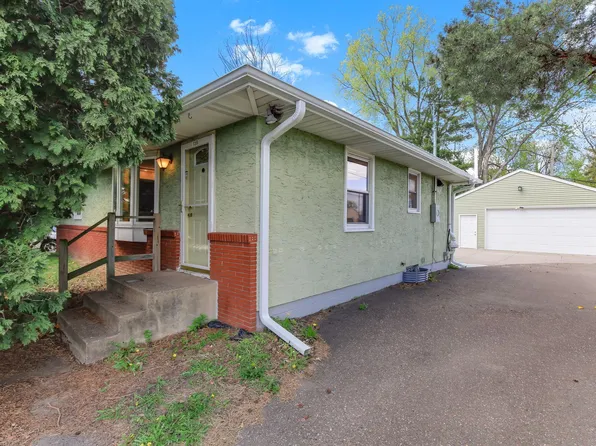 159 County Road C2 W, Roseville, MN 55113