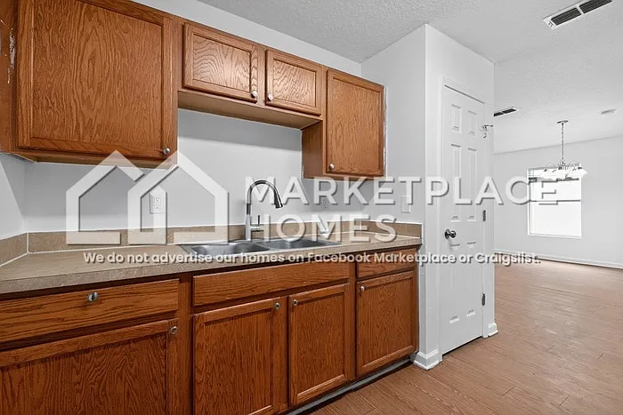 2167 Thomas Ct — Photo 10