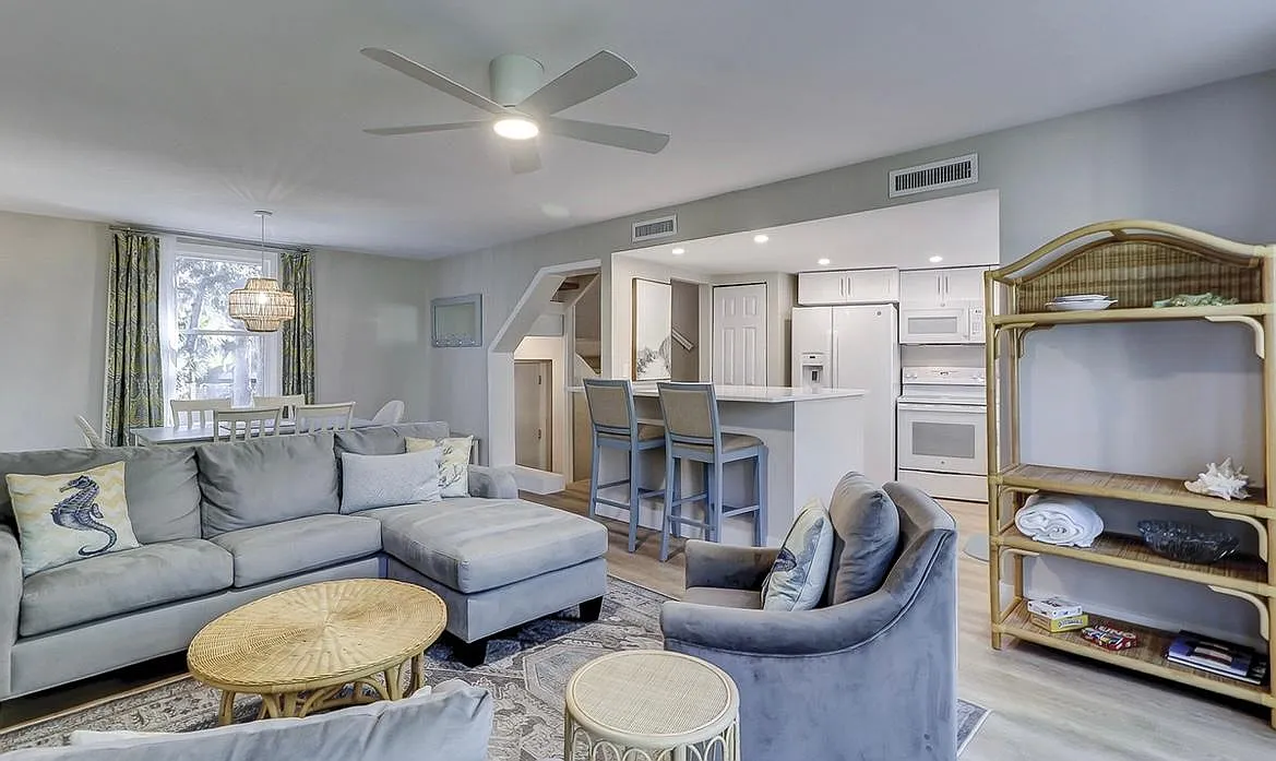 42 S Forest Beach Dr — Photo 3