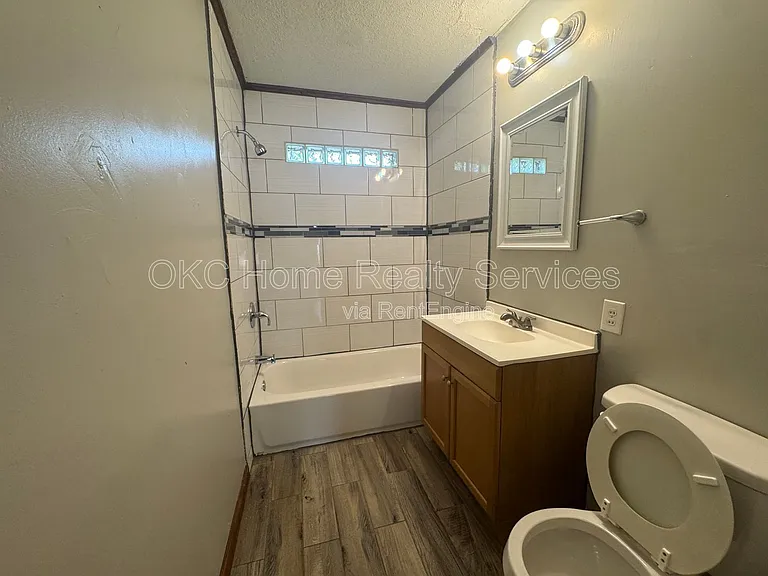 630 SE 21st St — Photo 5