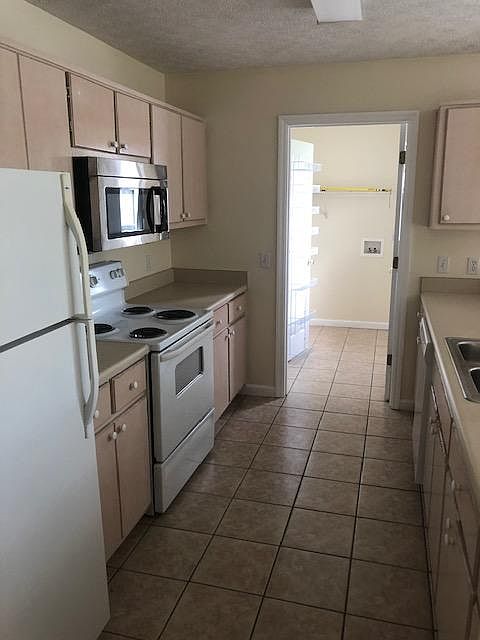 2nd image of 115 Lakeridge Dr