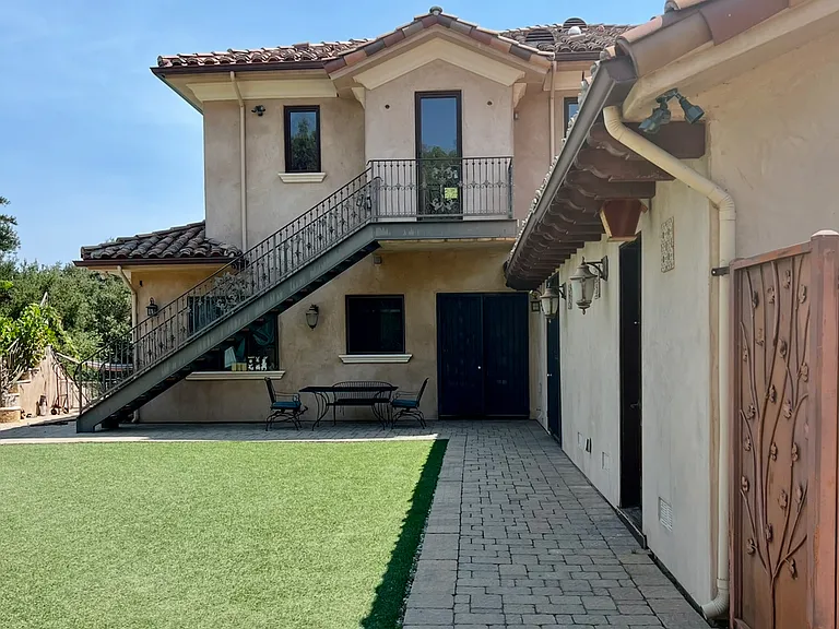 Hackamore Ln — Photo 1