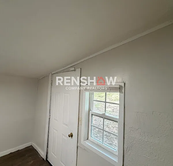 450 Bedwell St — Photo 18