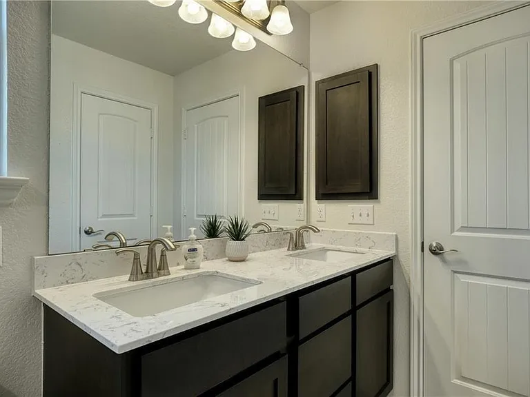 521 Bradford Ln — Photo 49