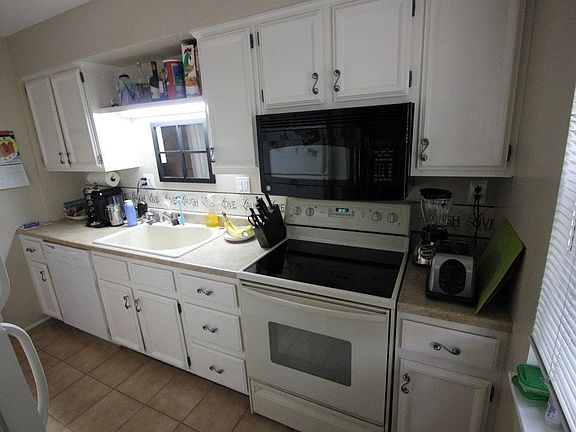 3rd image of 198 Riveroaks Dr